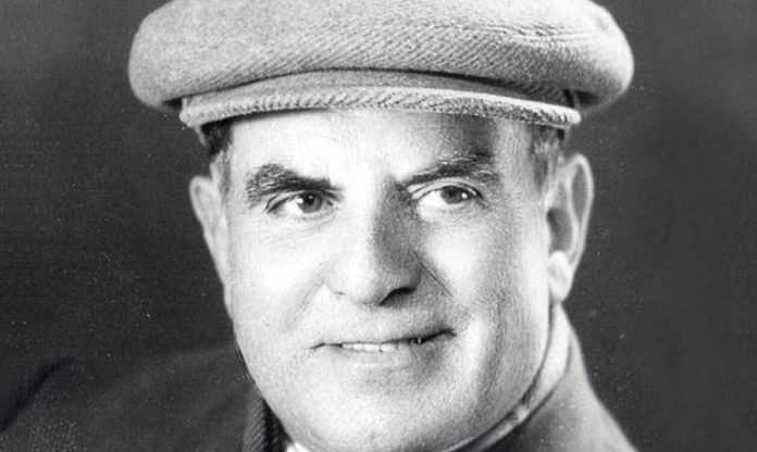 Σαν σήμερα το 1971 «έσβησε» πάνω στο πάλκο ο Στράτος Παγιουμτζής