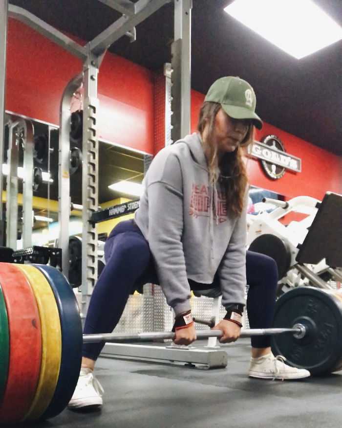 22χρονη που ζύγιζε 137 κιλά αποκάλυψε τι αλλαγή έκαναν 3 χρόνια γυμναστικής στο σώμα της - Εικόνα 13