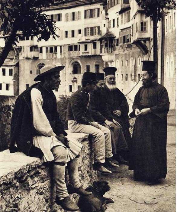 Στο Μέγα Σπήλαιο Καλαβρύτων το 1925!