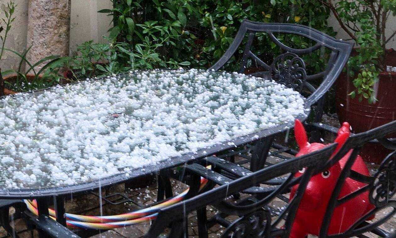 Ο καιρός τρελάθηκε! Άσπρισαν όλα στην Κοζάνη από τη σφοδρή χαλαζόπτωση (vid)