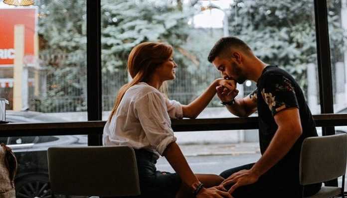 16 πράγματα που όλοι οι άντρες παρατηρούν σε μία γυναίκα (vid)