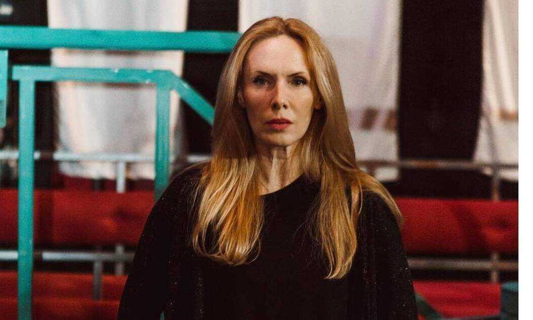 Εβελίνα Παπούλια: Έγινε «άγγελος» δια χειρός της κόρης της (Photos)