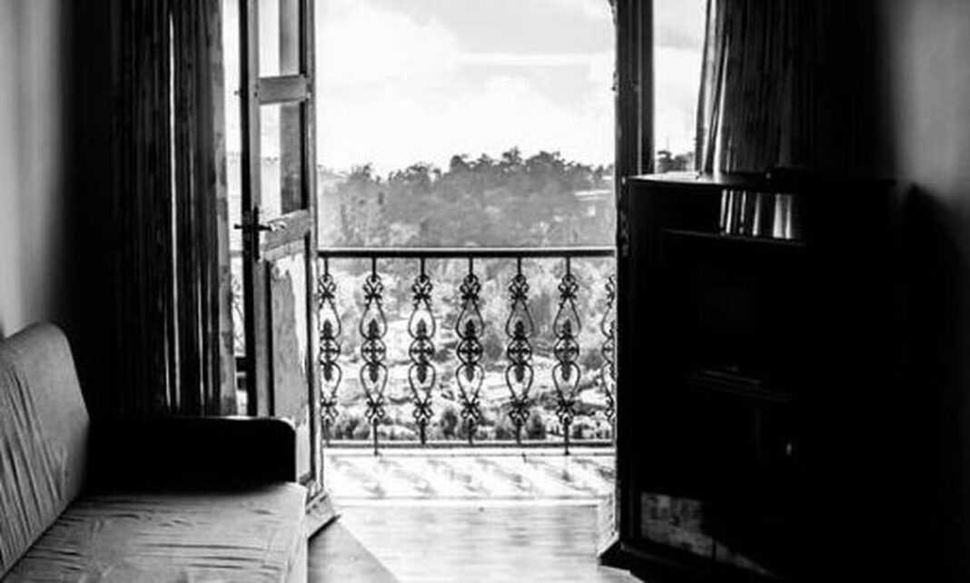 Άσπονδες γειτόνισσες σε ανέκδοτο: Η μπηχτή και τα δώρα γενεθλίων