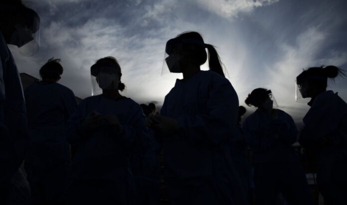 koronoios-tromaktiko-156810-koronoios_usa_doctors_ap.jpg