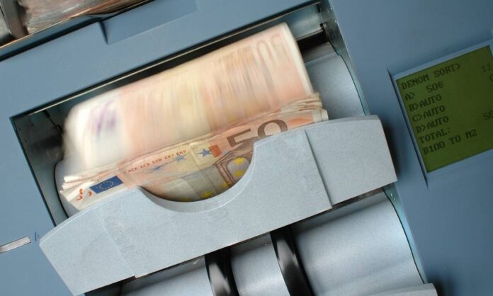 suntaxeis-1178950-banque-1326356_1280.jpg