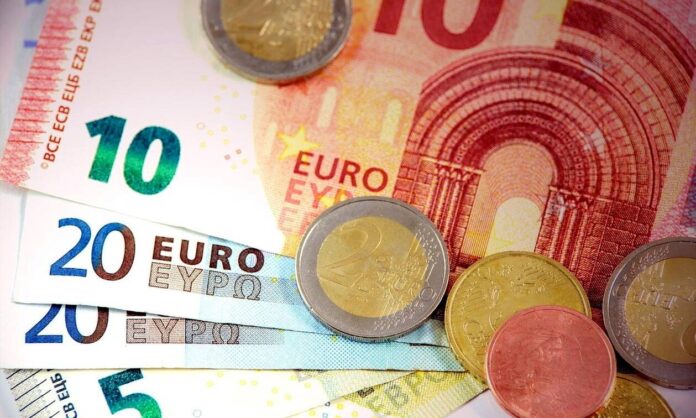 suntaxeis-1179632-euro-1557431_1280.jpg