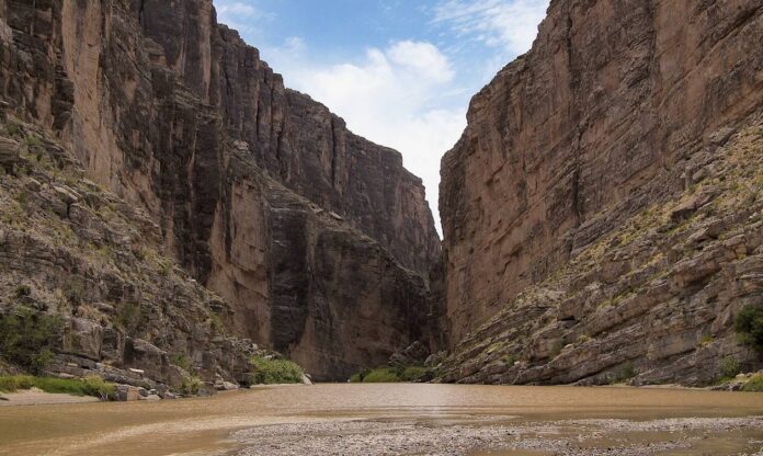 tragodia-s-1180553-canyon_rio_grande_texas.jpeg