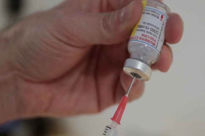 loimoxi-si-tromaktiko-160334-moderna-vaccine-generic-img-1536x1024.jpg