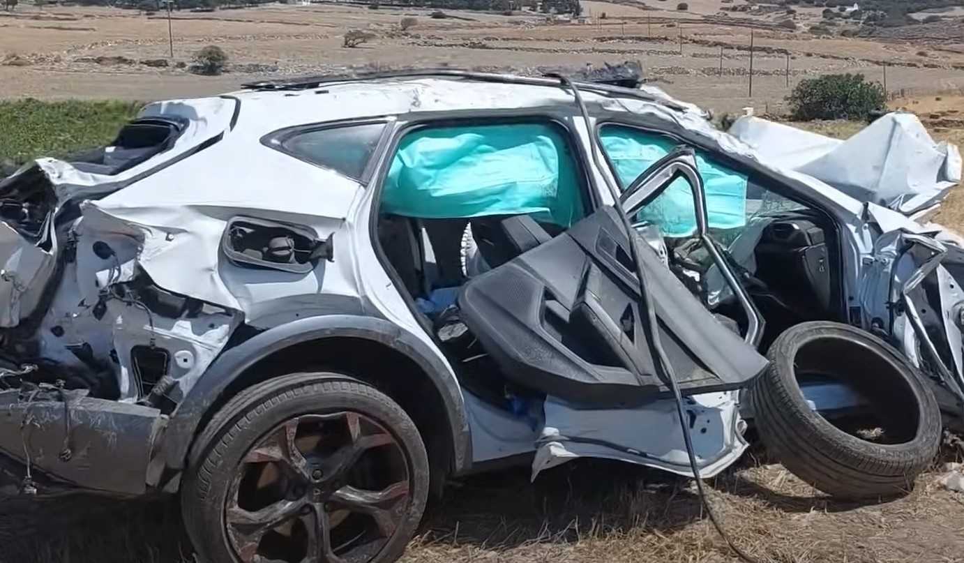 Πάρος: Αυτοκίνητο διαλύθηκε σε τροχαίο – Έκανε τούμπες και χτυπούσε σε πέτρες
