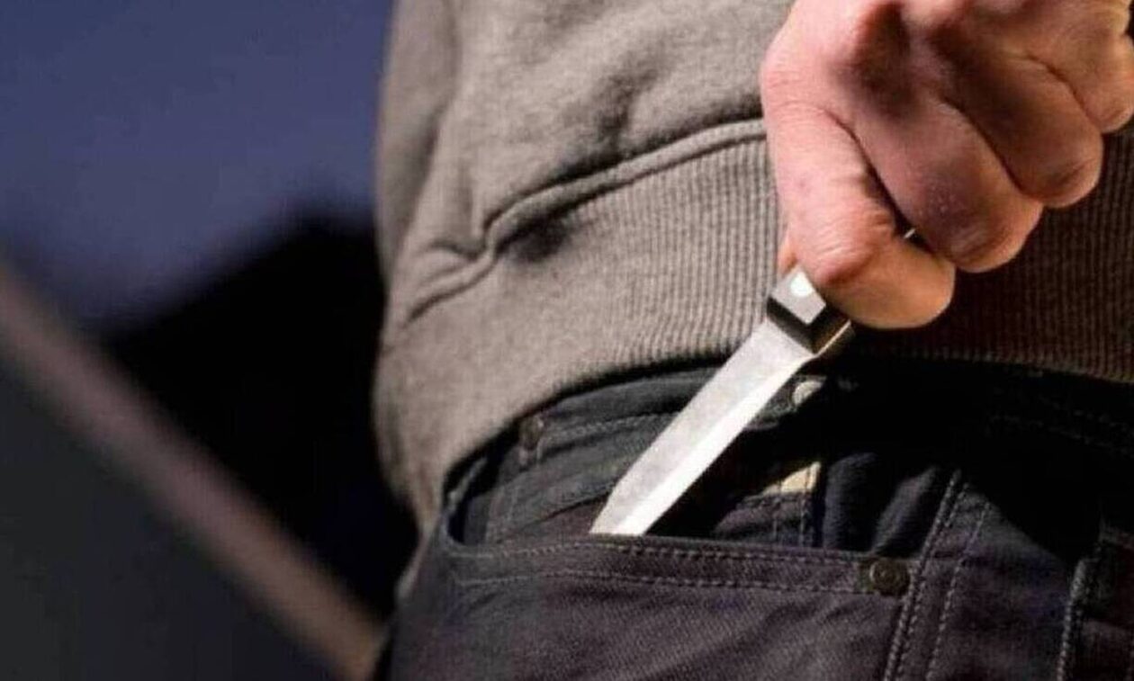 Πειραιάς: Απείλησαν υπάλληλο ξενοδοχείου με μαχαίρι και «άδειασαν» την ταμειακή μηχανή