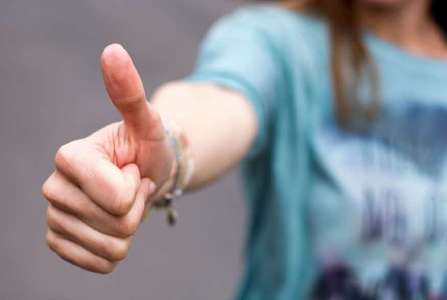 Τί θα συμβεί στο σώμα σας αν φυσήξετε τον αντίχειρά σας για 30΄΄