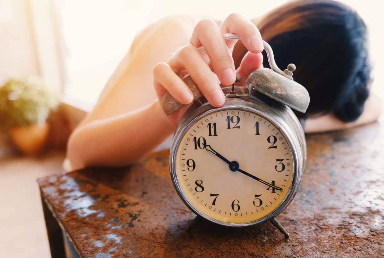 Αυτές είναι οι 10 τροφές που μας κρατούν ξύπνιους