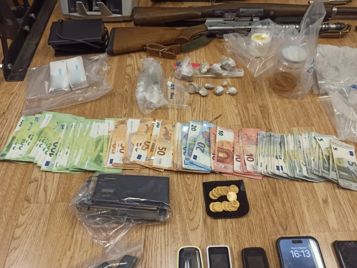 Πειραιάς: Συνελήφθησαν δύο άτομα για νοθεία και διακίνηση ναρκωτικών – Είχαν ολόκληρο εργαστήριο σε διαμέρισμα (pics)
