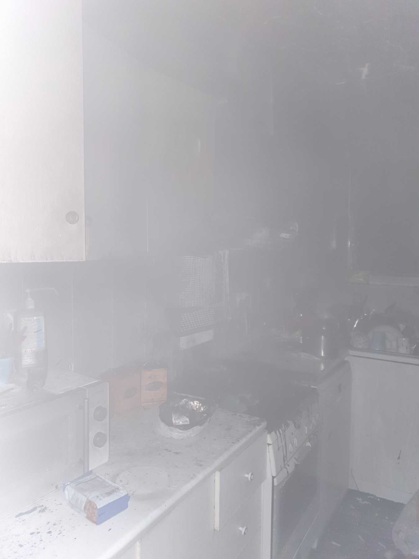 Καλογρεζα: Οι ΔΙ.ΑΣ. διέσωσαν ανήλικη – Ένας τραυματίας από τη φωτιά