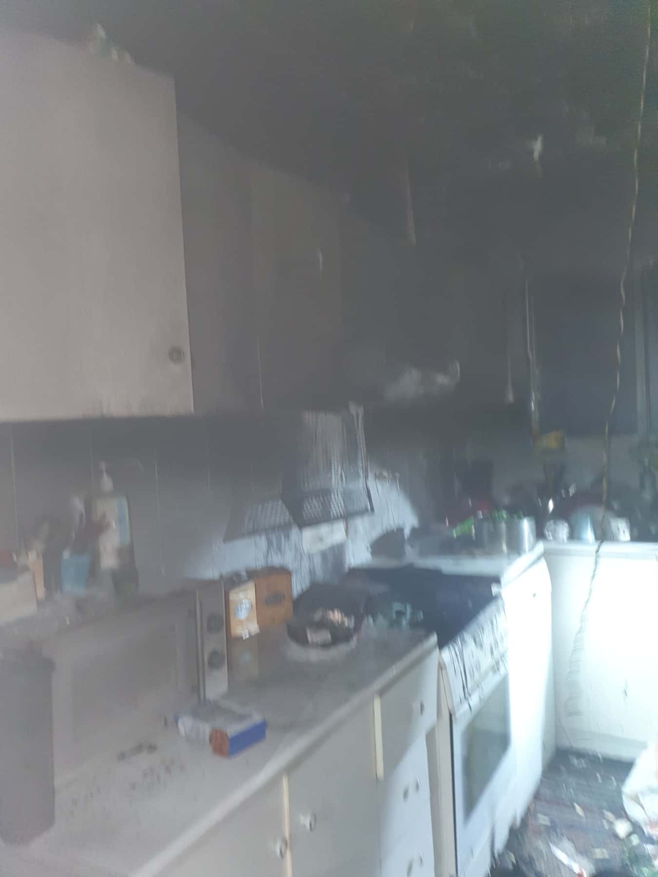 Καλογρεζα: Οι ΔΙ.ΑΣ. διέσωσαν ανήλικη – Ένας τραυματίας από τη φωτιά