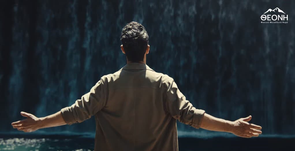 Νερό ΘΕΟΝΗ και Σάκης Ρουβάς σε ένα τηλεοπτικό spot που ανατριχιάζει