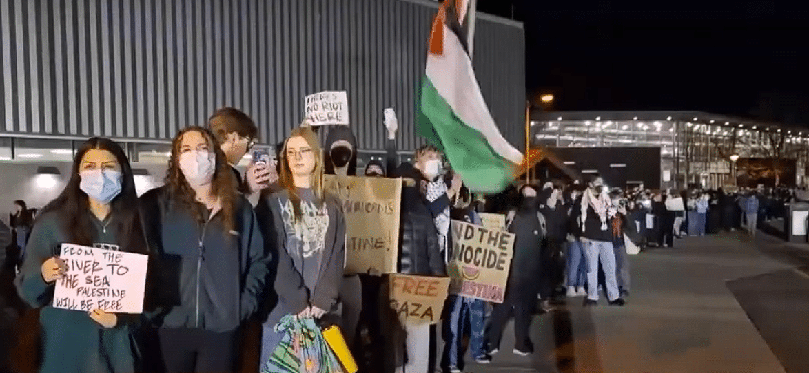 Σε θέσεις μάχης στα αμερικανικά πανεπιστήμια - φοιτητές και αστυνομία 