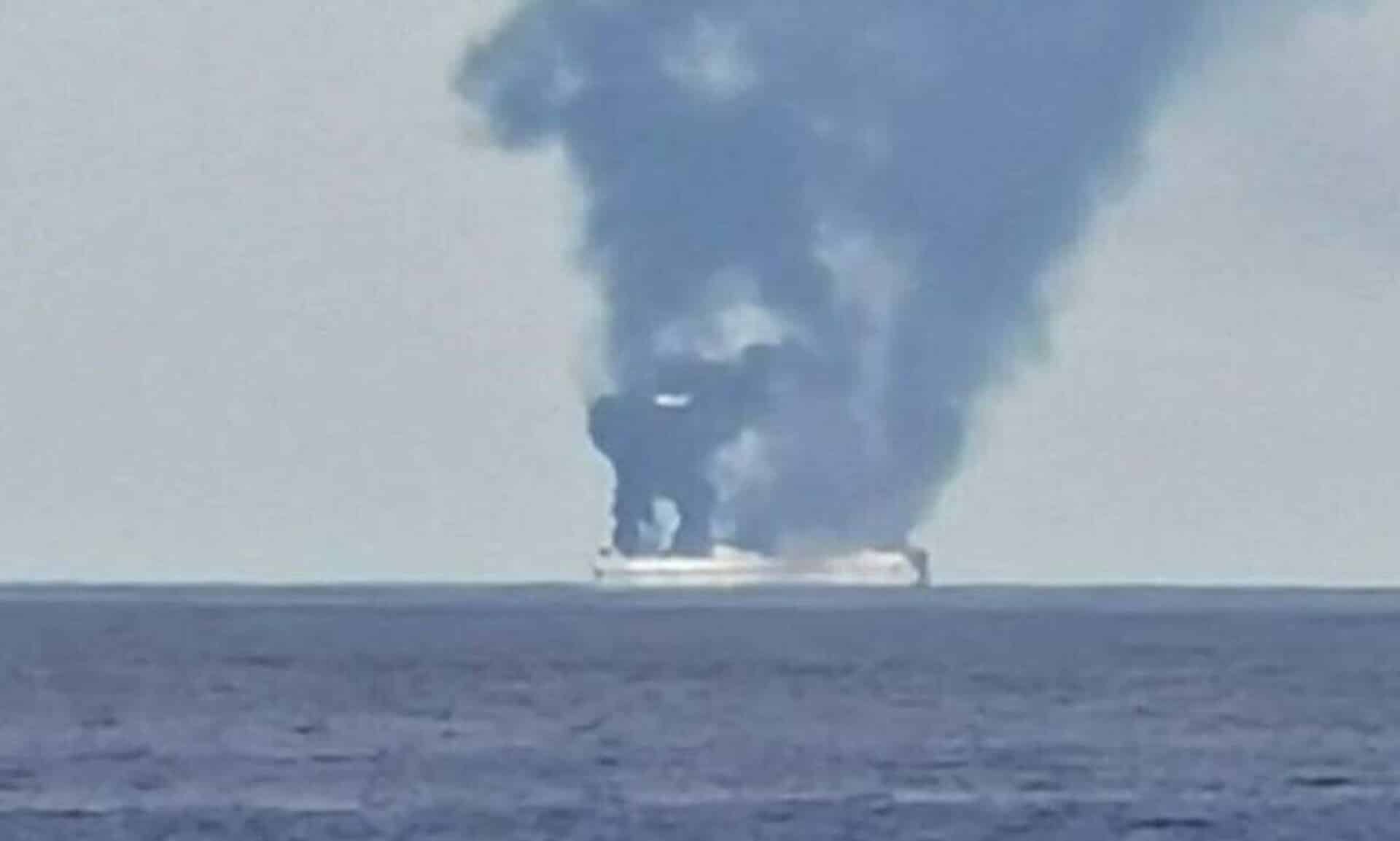 Πειραιάς: Πυρκαγιά σε φορτηγό πλοίο στις δεξαμενές Βασιλειάδη – Σβήστηκε από το πλήρωμα