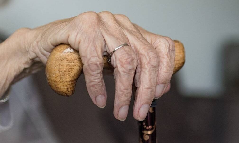 Συντάξεις χηρείας: Ανατροπή – Έρχονται περικοπές για πάνω από 60.000 δικαιούχους