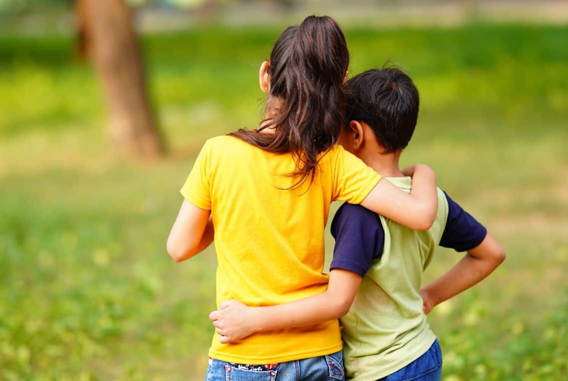 Γιατί η αδερφική σχέση είναι ό,τι σημαντικότερο έχουμε στη ζωή μας;