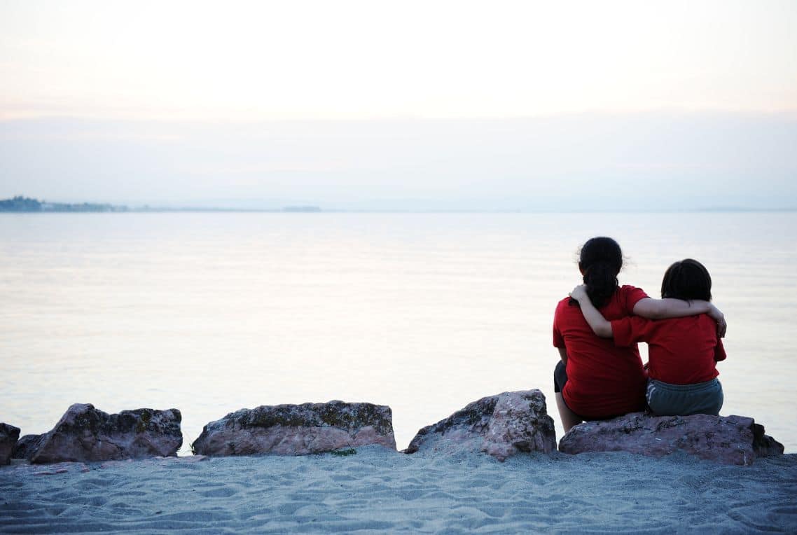 Γιατί η αδερφική σχέση είναι ό,τι σημαντικότερο έχουμε στη ζωή μας;