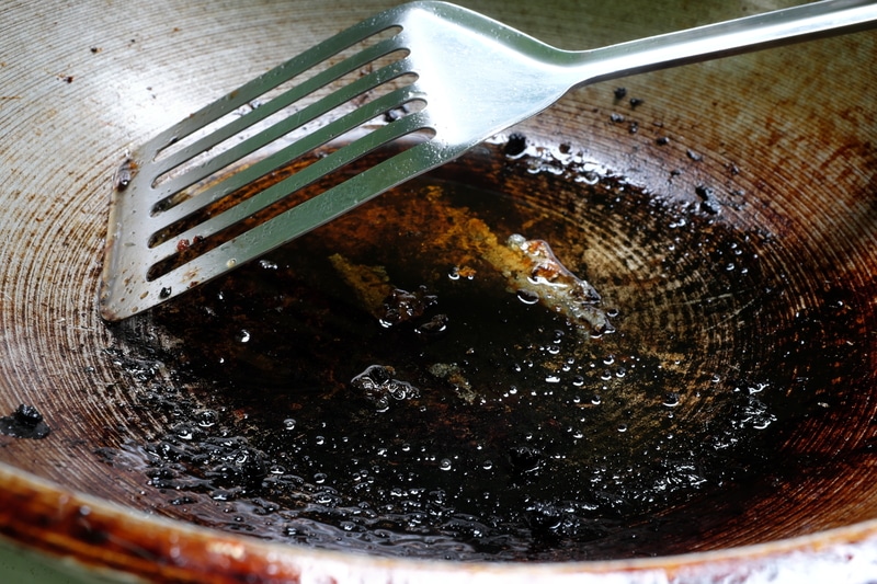 Που πετάω το λάδι μετά από το μαγείρεμα στο σπίτι;