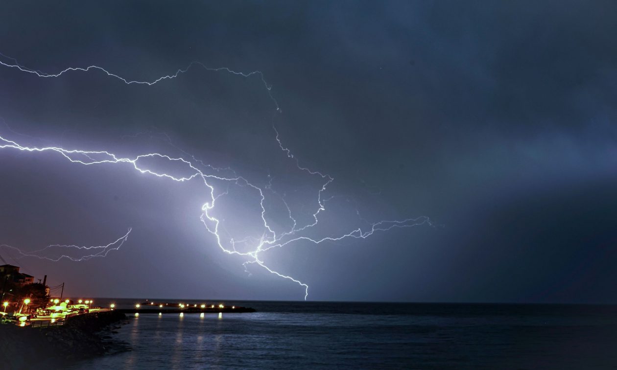 Κακοκαιρία Alexandros: Βροχή με το τουλούμι για 30 ώρες – Οι «κόκκινες» περιοχές