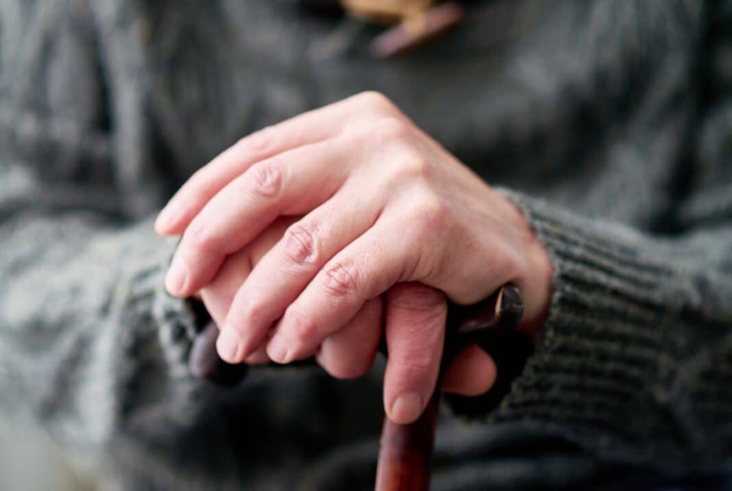 Τι αλλάζει στις συντάξεις χηρείας; Αναλυτικά όσα συζητιούνται