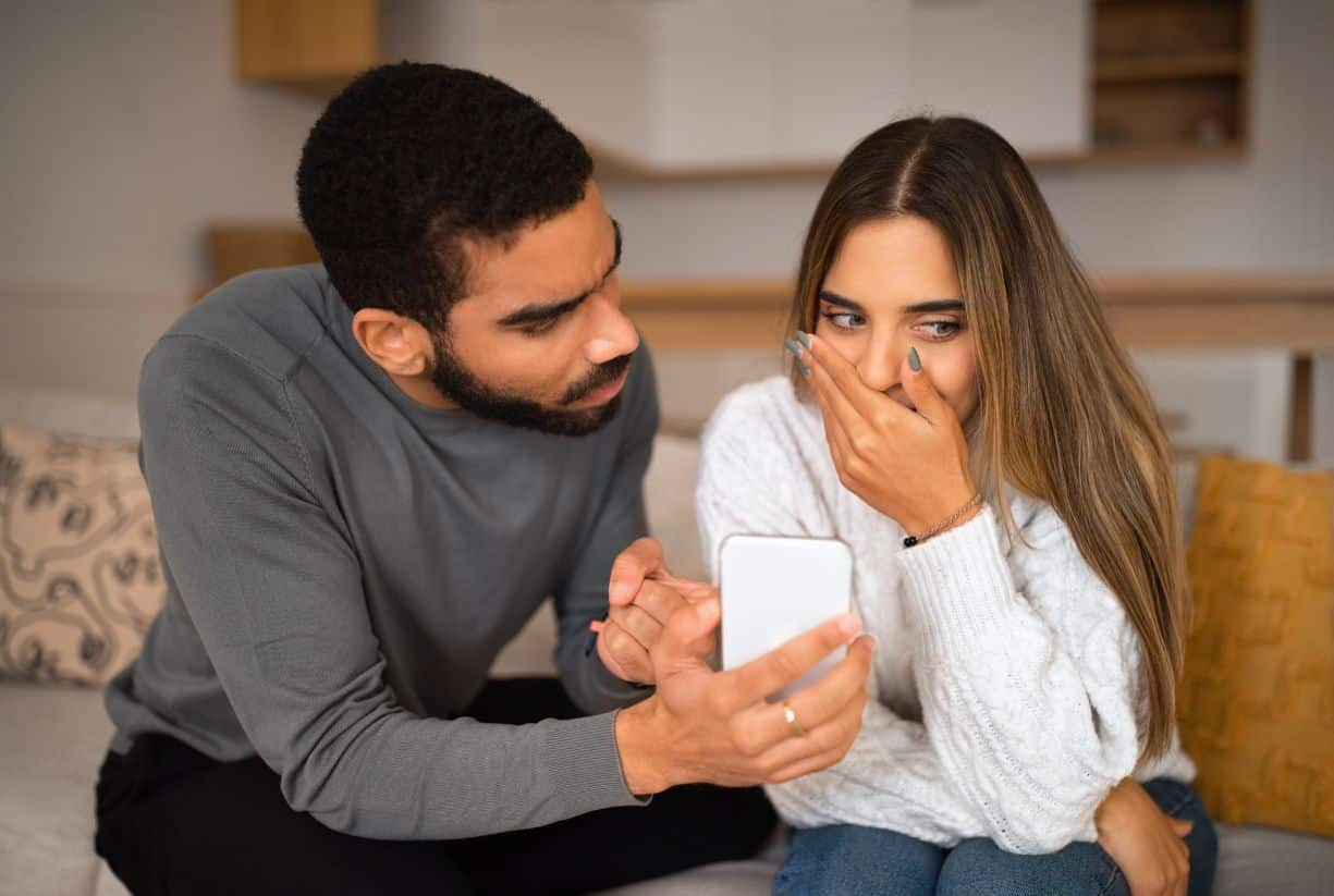 Γιατί Απιστούμε; Ο Απρόσμενος Λόγος που Ξεκινάνε Όλα