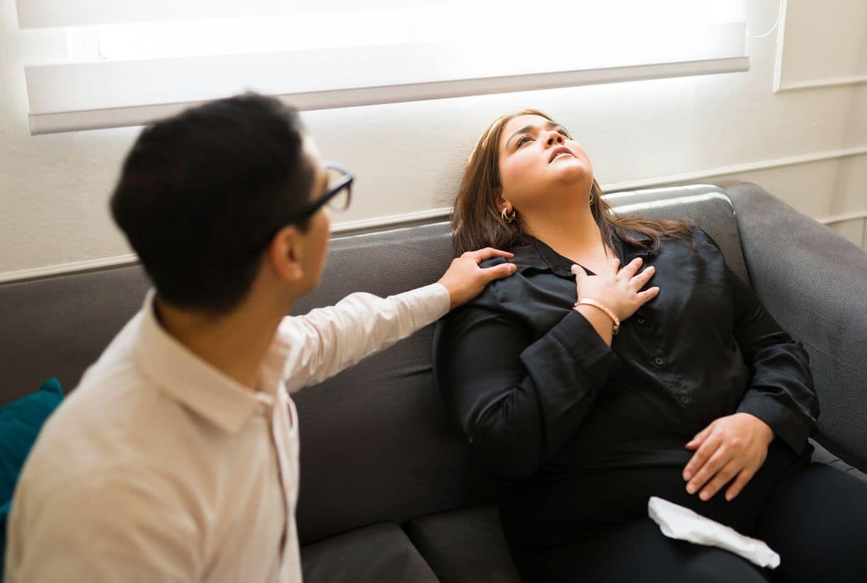 Κρίσεις πανικού: Αυτά είναι τα 12 συμπτώματα