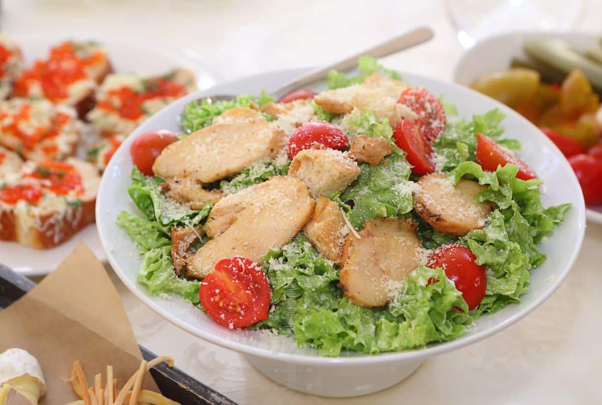 Η σαλάτα του Καίσαρα δεν πήρε το όνομά της από τον Ιούλιο Καίσαρα – Ποιος είναι ο «νονός»