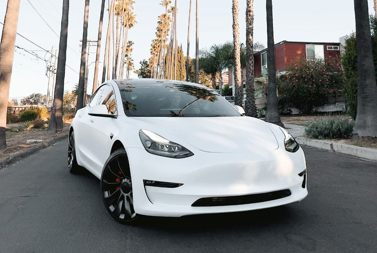 Ποιο είναι το κόστος κατασκευής ενός Tesla;