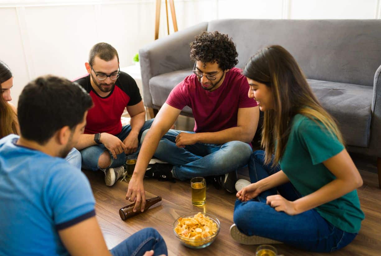 Θάρρος ή Αλήθεια: Οι πιο πικάντικες ερωτήσεις για να παίξεις