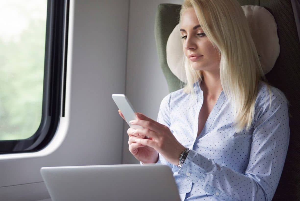 Η ξανθιά και το τρένο σε ανέκδοτο: Ο ελεγκτής και η θέση 