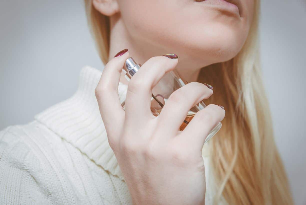 Γιατί δεν μυρίζει το άρωμα στο σώμα μου; Αυτό το λάθος κάνεις