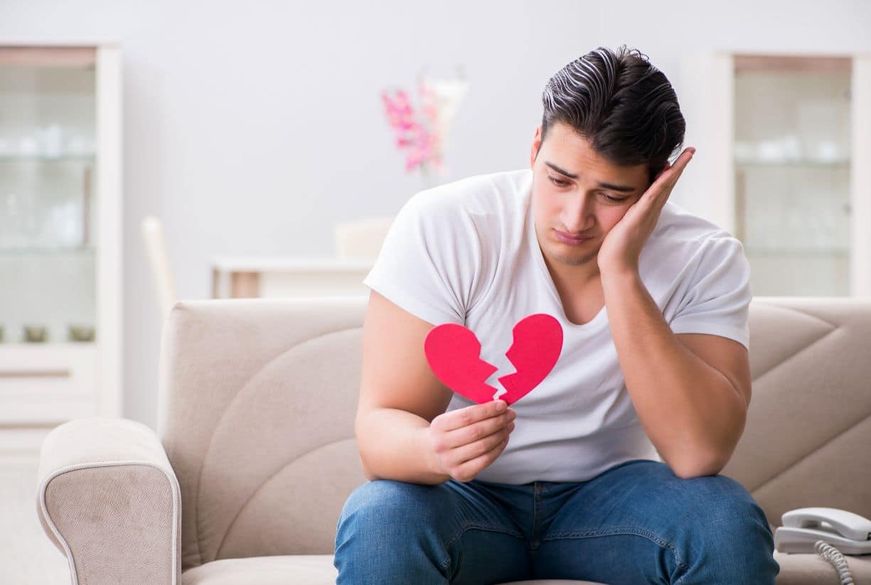 Εξομολόγηση: "Το έκανα με την μικρότερη αδερφή της κοπέλας μου"