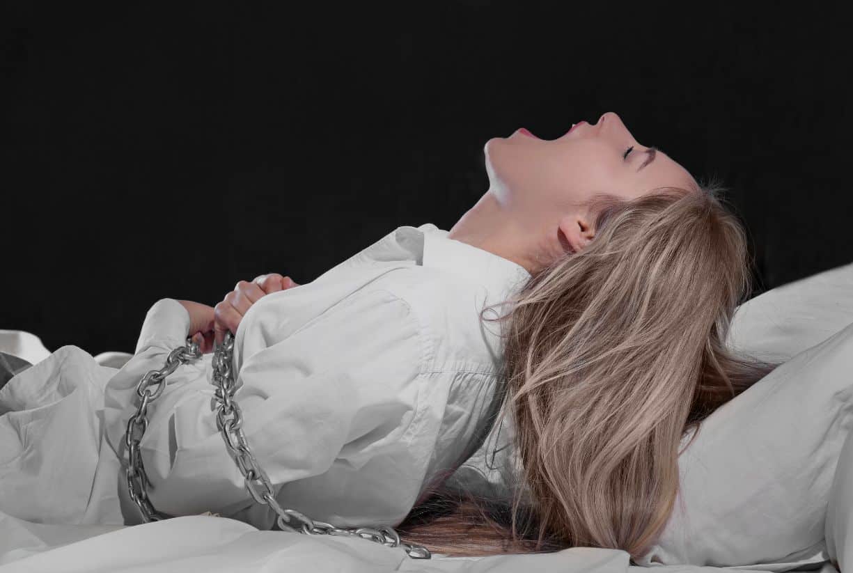 Ξύπνησες ποτέ στη μέση της νύχτας με αίσθημα παράλυσης;