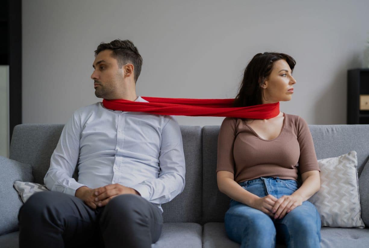 Σημάδια που δείχνουν ότι δεν βλέπει τη σχέση σας τόσο σοβαρά