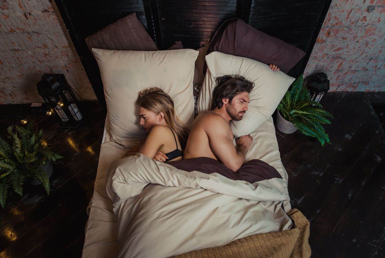 Σημάδια που δείχνουν ότι δεν βλέπει τη σχέση σας τόσο σοβαρά