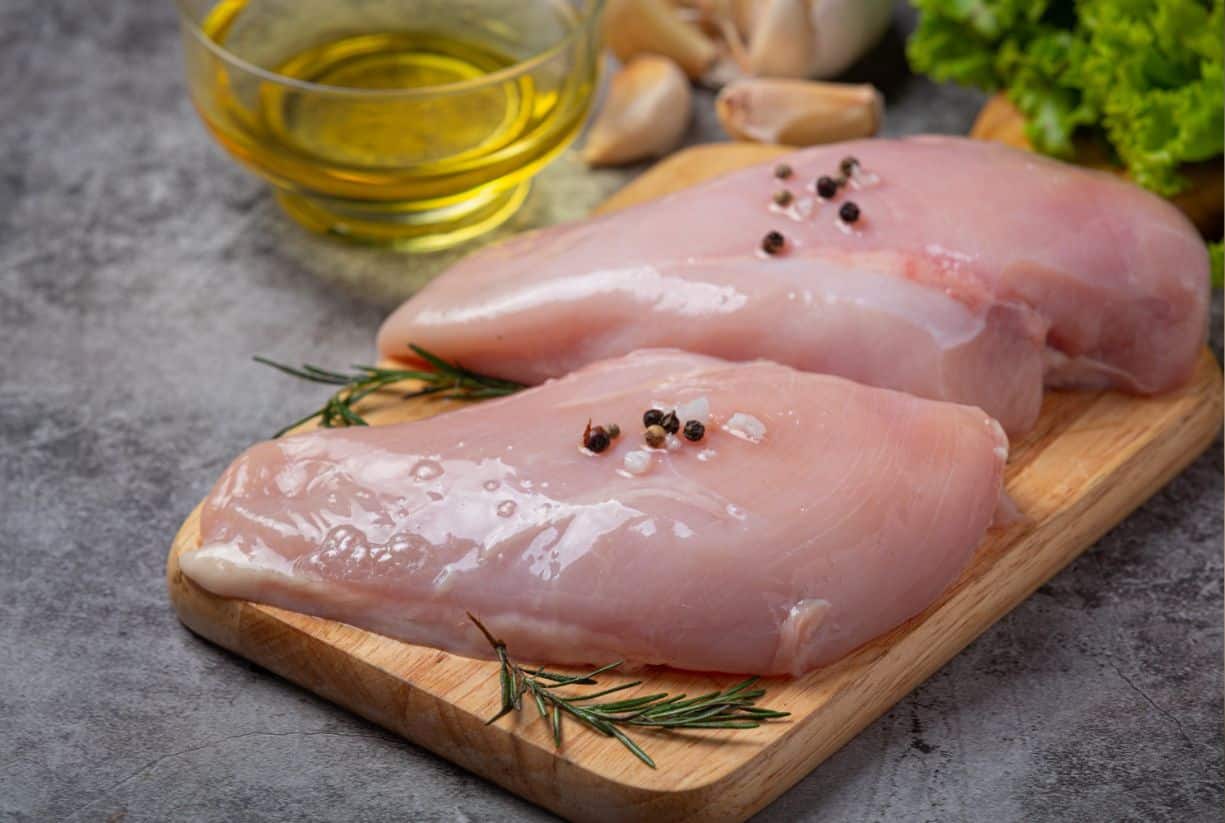 Τι είναι αυτές οι λευκές λωρίδες στο στήθος του κοτόπουλου;