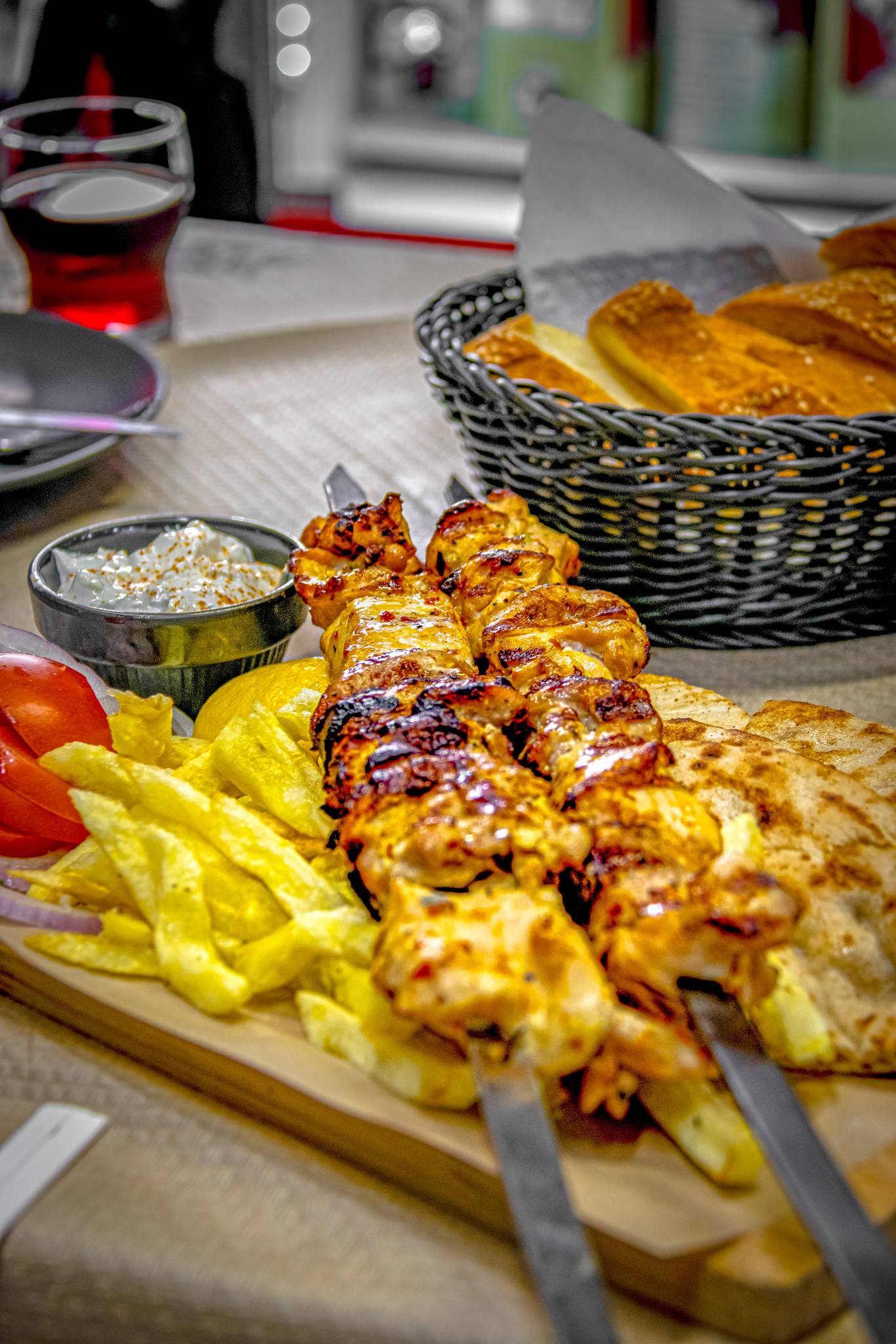 Παραδοσιακό Σουβλάκι: Για Πραγματικά Χειροποίητες Πίτες, Πας Μόνο Εκεί