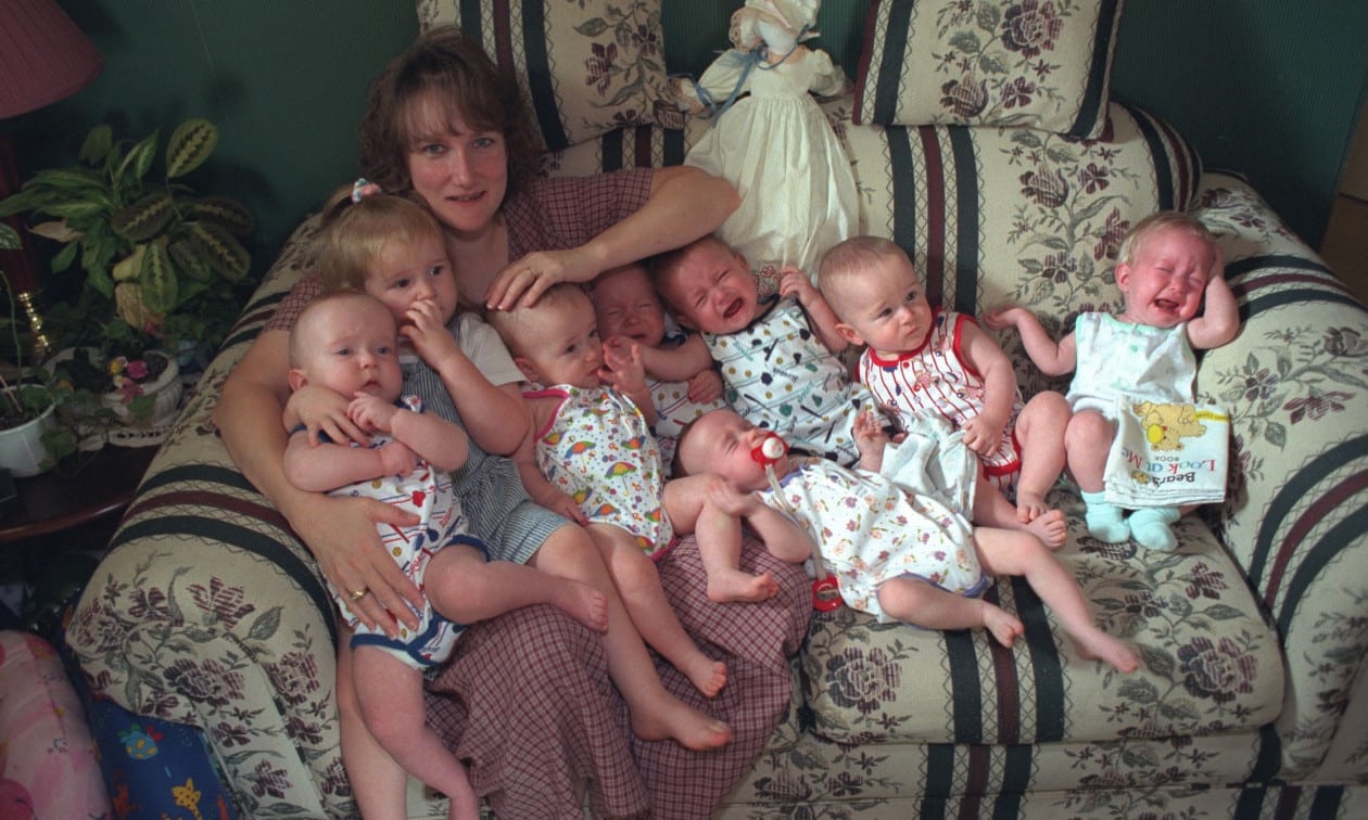 Γέννησε… επτάδυμα πριν από 28 χρόνια – Πώς είναι σήμερα η οικογένεια ΜακΚόχι