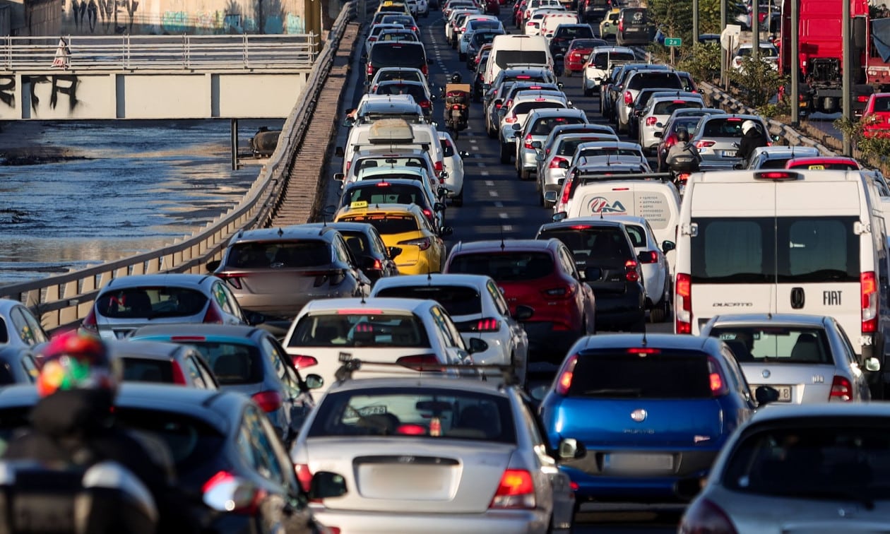 Κίνηση τώρα: «Φρακαρισμένος» ο Κηφισός – Καθυστερήσεις άνω των 45 λεπτών στην Αττική Οδό