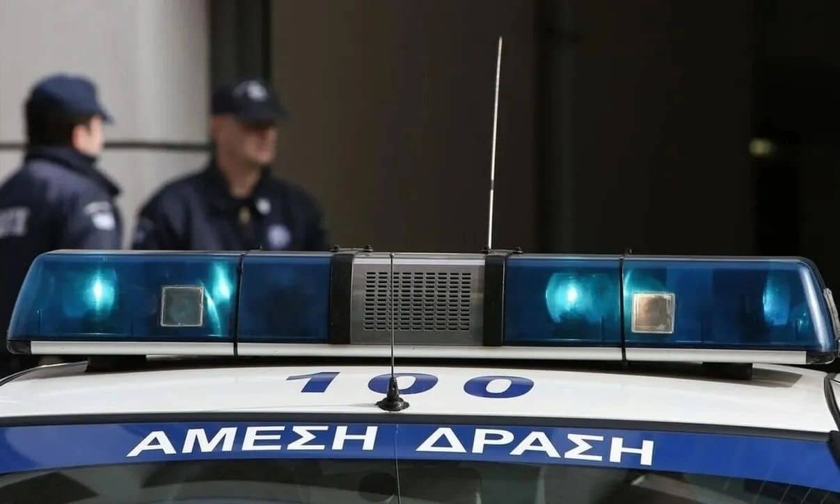 Πάτρα: Παραδόθηκε ένας άνδρας για τους πυροβολισμούς – Αναζητείται ο βασικός κατηγορούμενος