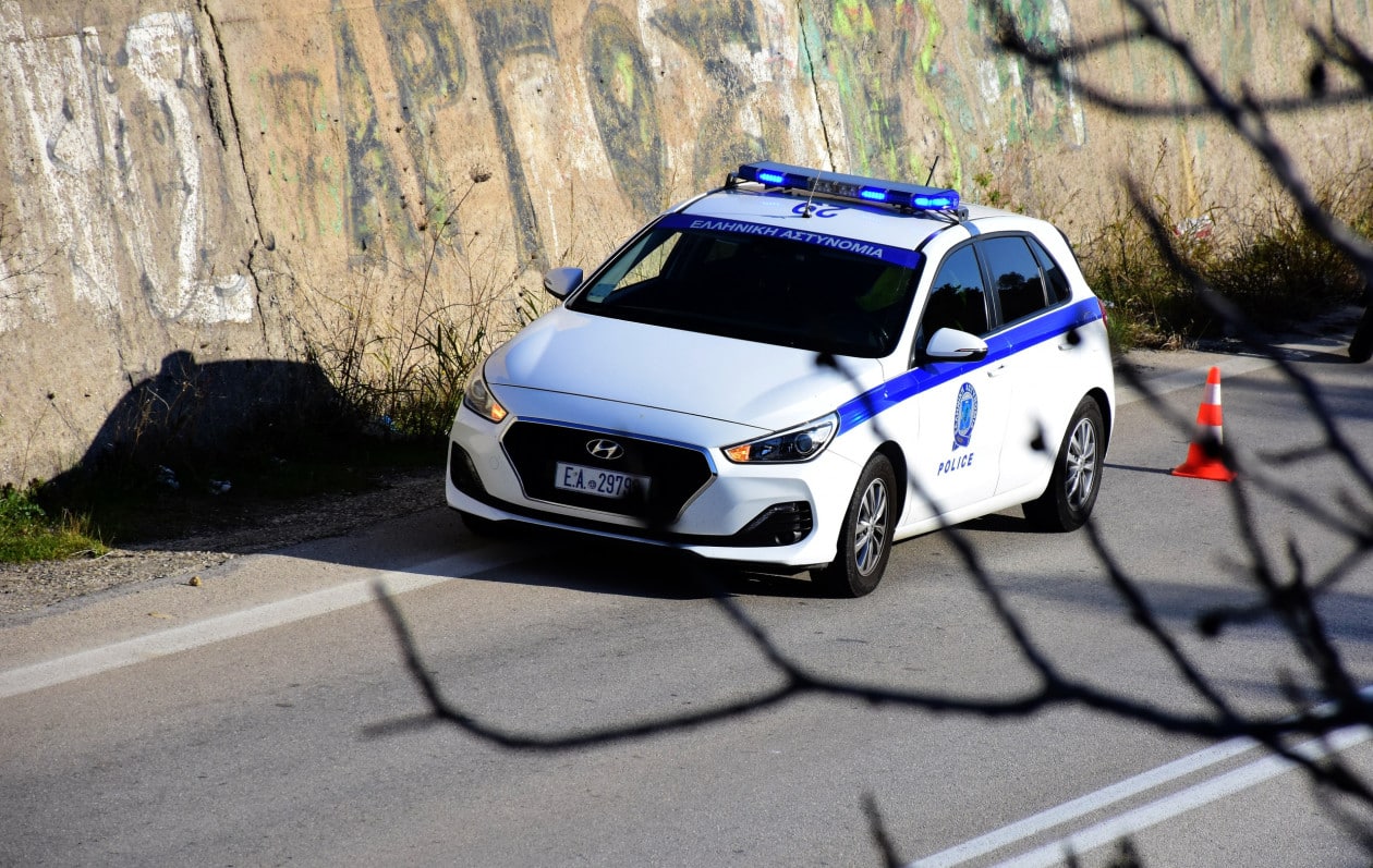 Τρεις συλλήψεις στη Χαλκίδα: Βρέθηκαν ναρκωτικά, όπλα και αρχαίος κίονας