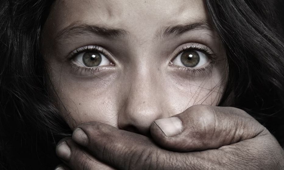 Εφιάλτης για αλλοδαπές στην Αθήνα: Κύκλωμα εκμετάλλευσης πίσω από ιστοσελίδα ερωτικών ραντεβού
