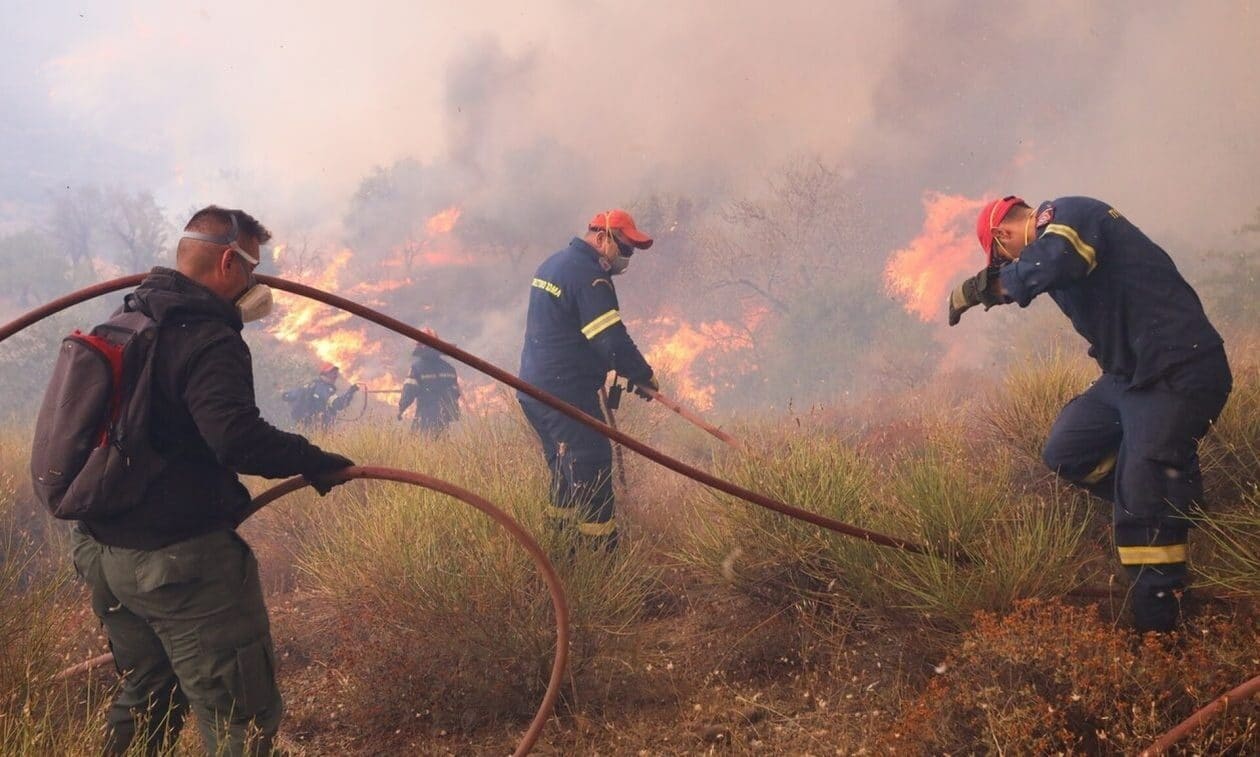 Μεγάλη φωτιά τώρα στην Εύβοια μεταξύ Αλμυροποτάμου και Μεσοχωρίων